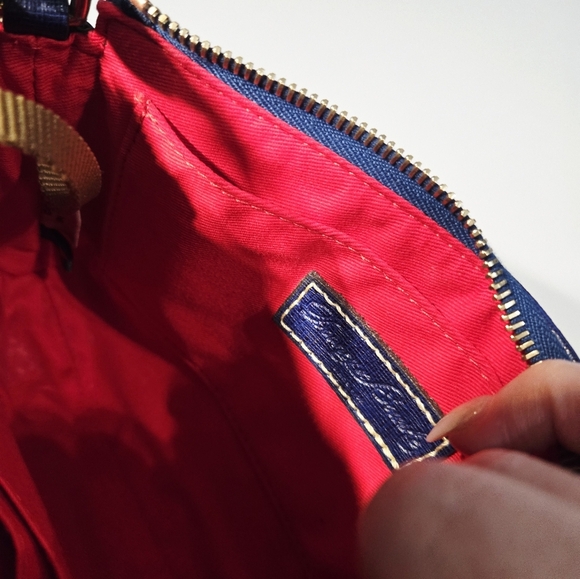 Dooney & Bourke Saffiano Lexi Crossbody Bqg Used Once Great Condition , Modern - Picture 7 of 7